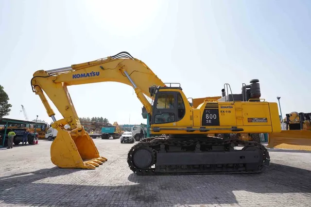 2002 Komatsu PC800SE-6 Track Excavator Left View - EX-0118