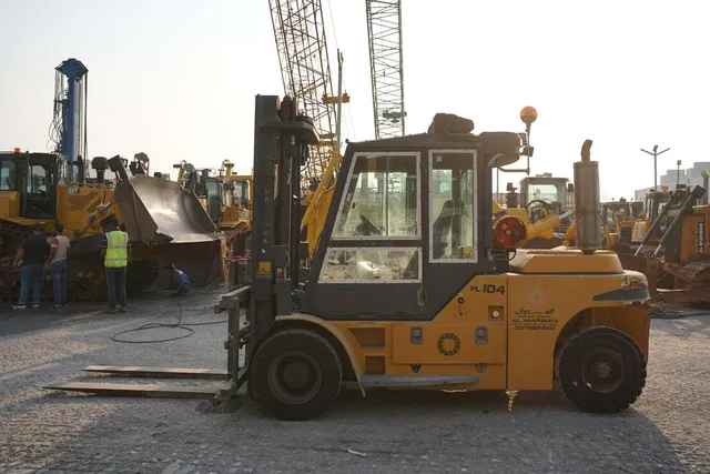 2003 DanTruck 9000 Forklift-leftside image