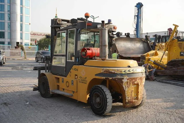 2003 DanTruck 9000 Forklift- rear left view