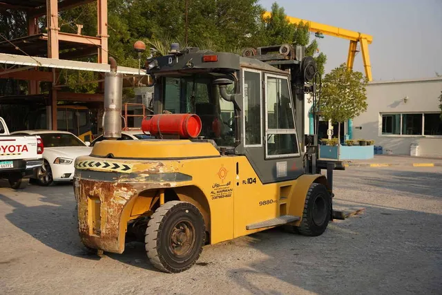2003 DanTruck 9000 Forklift- rear right view