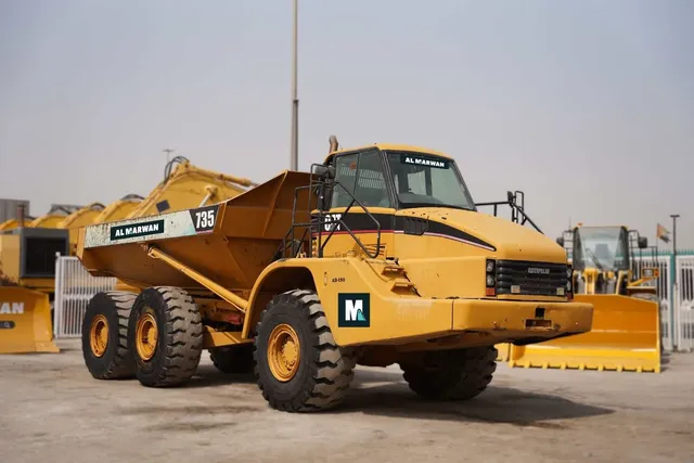 2004 Caterpillar 735 Articulated Dump Truck Front Right View