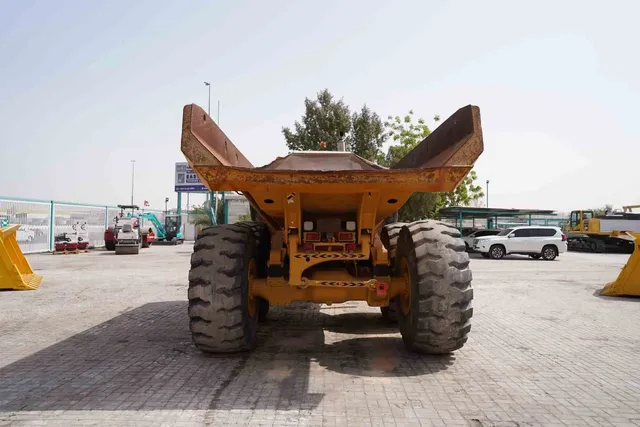2004 Cat 735 Articulated Dump Truck Rear View