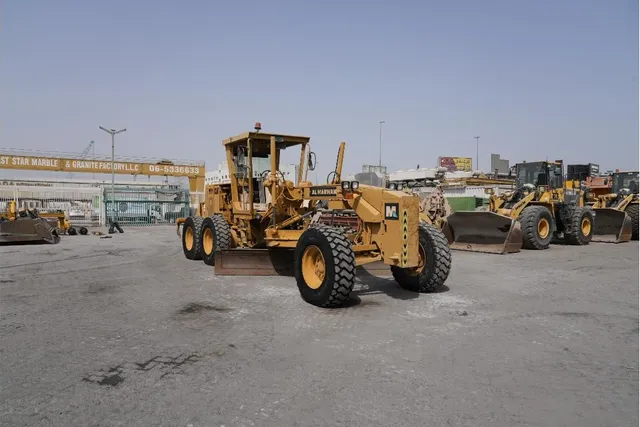 2004 Caterpillar 160H Motor Grader Front Right View