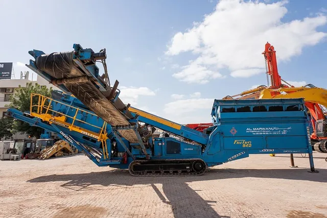 2005 Finlay Fintec 542 Mobile Screener Left Side View