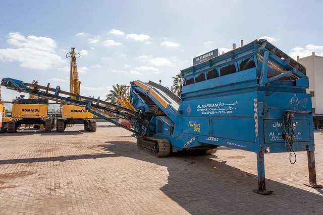 2005 Finlay Fintec 542 Mobile Screener Rear Left View