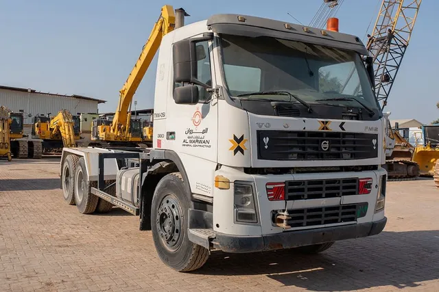 2005 Volvo FM12 6x4 Water Truck Front Right View