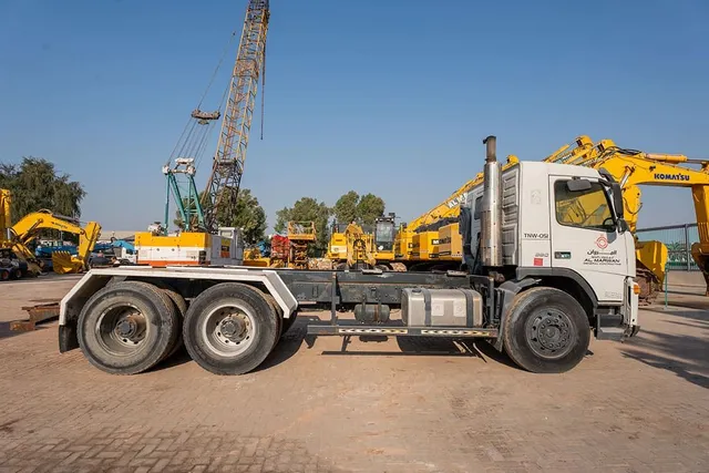 2005 Volvo FM12 6x4 Water Truck Right Side View