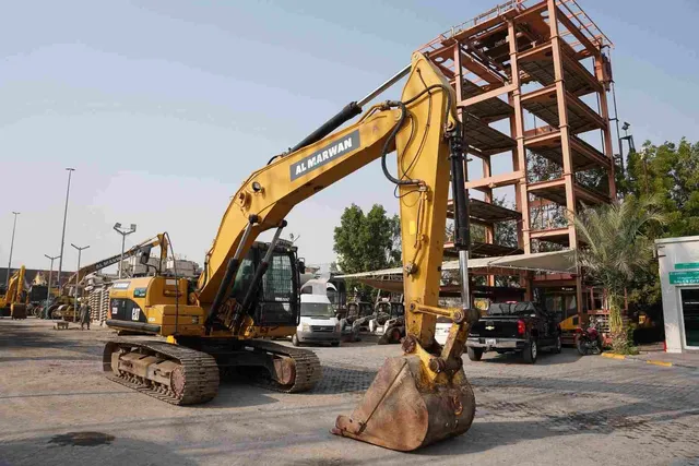 2007 CAT 320D Track Excavator Front Right View - EX-0357