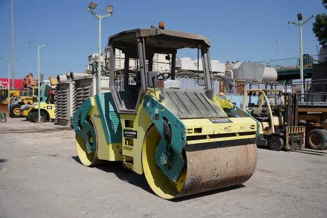 2007 Ammann AV110X Roller Front Right View