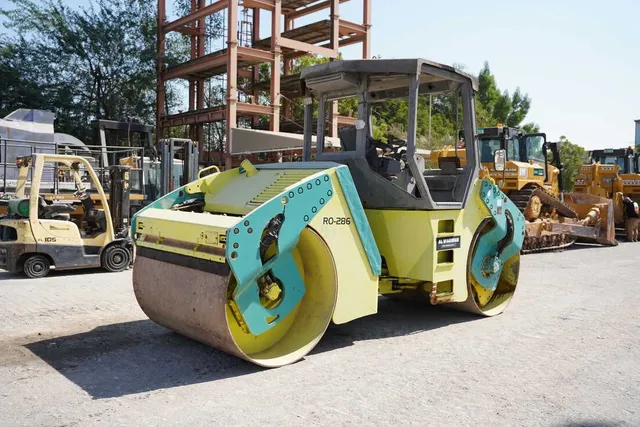 2007 Ammann AV110X Roller Rear Right View