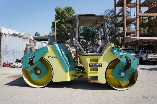 2007 Ammann AV110X Roller Right Side View