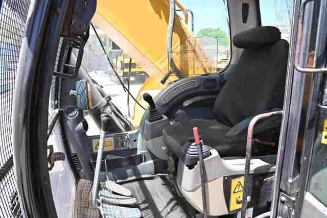 2008 JCB JS330LC Track Excavator Cabin View - EX-0259