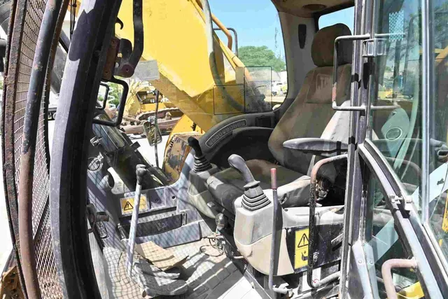 2008 JCB JS330LC Track Excavator Cabin View - EX-0284