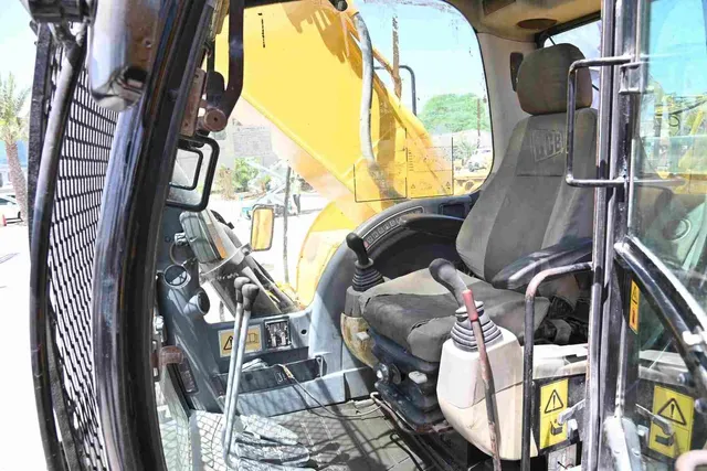 2008 JCB JS330LC Track Excavator Cabin View - EX-0286