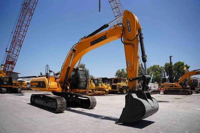2008 JCB JS330LC Track Excavator Front Right View - EX-0259