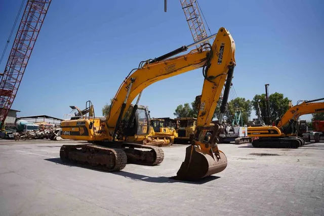 2008 JCB JS330LC Track Excavator Front Right View - EX-0284