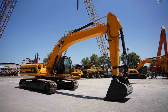 2008 JCB JS330LC Track Excavator Front Right View - EX-0286
