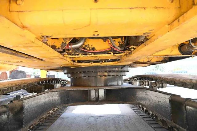 2008 JCB JS330LC Track Excavator Undercarriage View - EX-0286