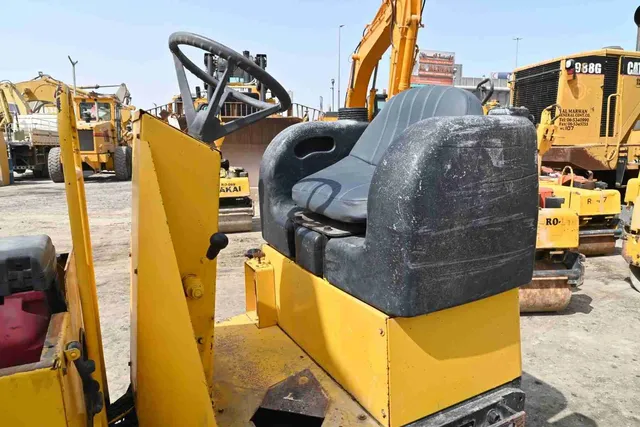 2008 Sakai CR270 Ride-On Roller Cabin View