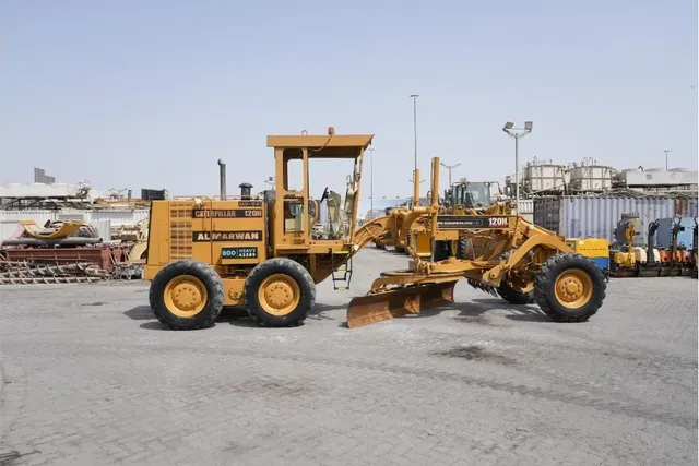 2008 Caterpillar 120H Motor Grader Right Side View