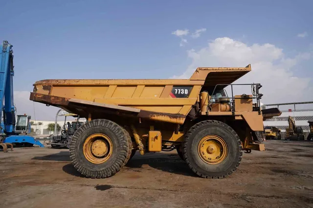 2010 Cat 773D Rigid Dump Truck Right View - RD-0476