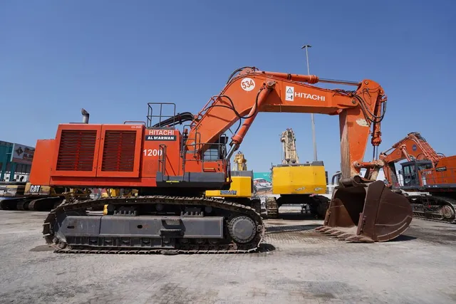 2010 Hitachi EX1200 Track Excavator Right Side View