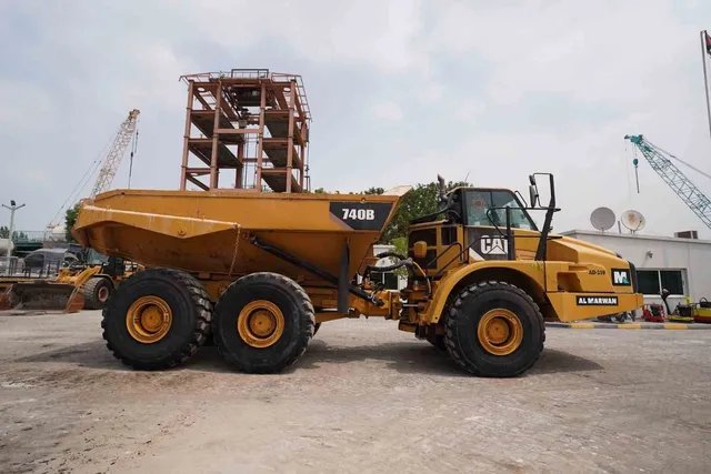 2011 Cat 740B Articulated Dump Truck Right View