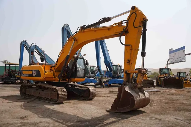 2011 JCB JS330 Track Excavator Right View - EX-0296
