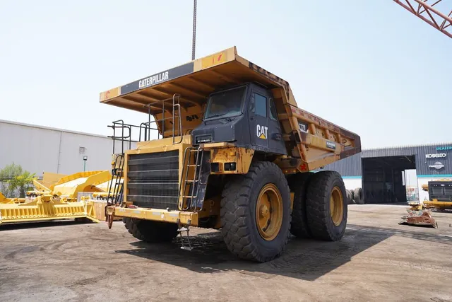 2011 cat 777D rigid dump truck front left image