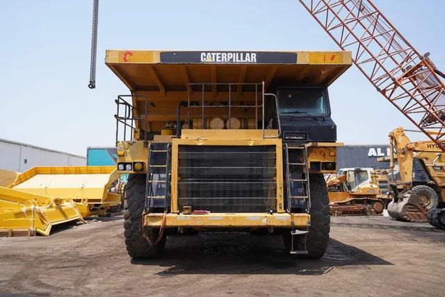 2011 cat 777D rigid dump truck front view image