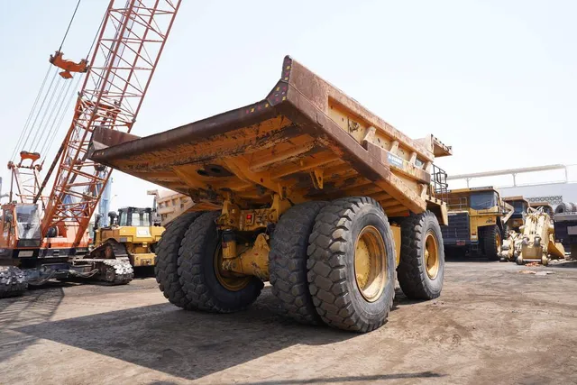 2011 cat 777D rigid dump truck rear right image