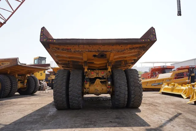 2011 cat 777D rigid dump truck rear view image