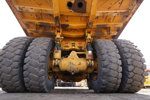 2011 cat 777D rigid dump truck undercarriage view