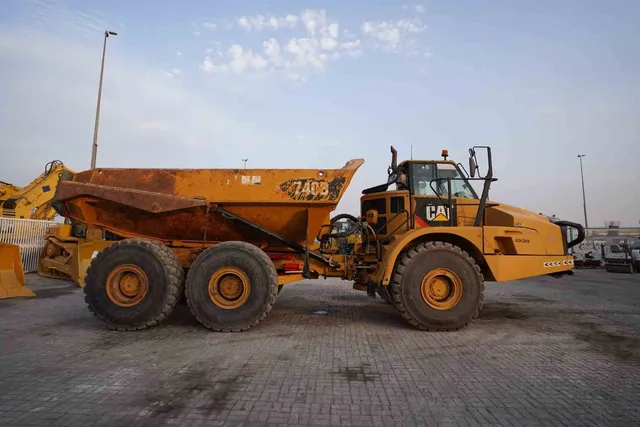 2012 Cat 740B Articulated Dump Truck Right View