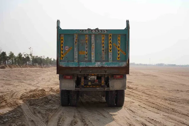 2012 Volvo FMX 370 6x4 Tipper Truck Rear View - TK-0302