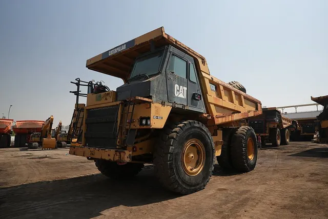 2012 cat 773E rigid dump truck front left view