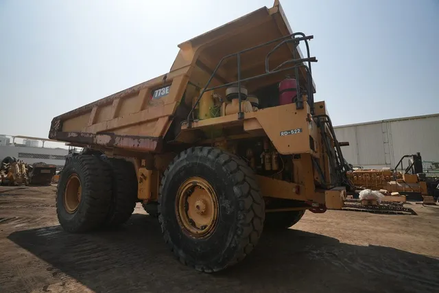 2012 cat 773E rigid dump truck front right view