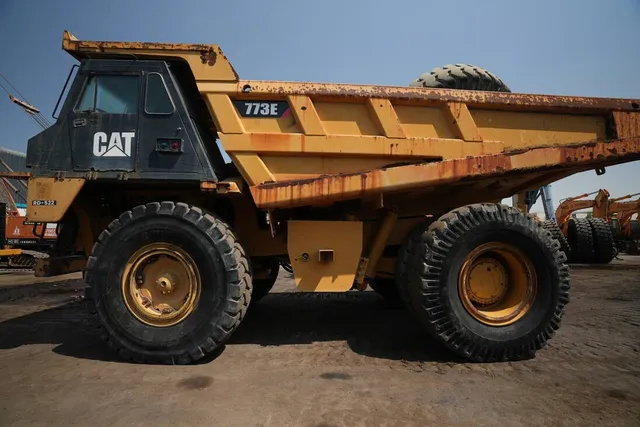 2012 cat 773E rigid dump truck left side view