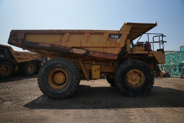 2012 cat 773E rigid dump truck right side view