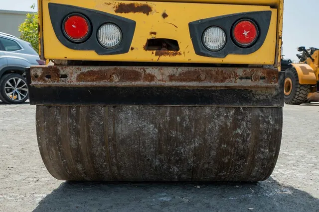 2013 Bomag BW90AD-5 Articulated Tandem Roller Undercarriage Image
