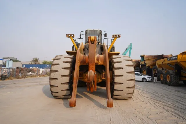 2013 Komatsu WA800-3EO Wheel Loader Front View