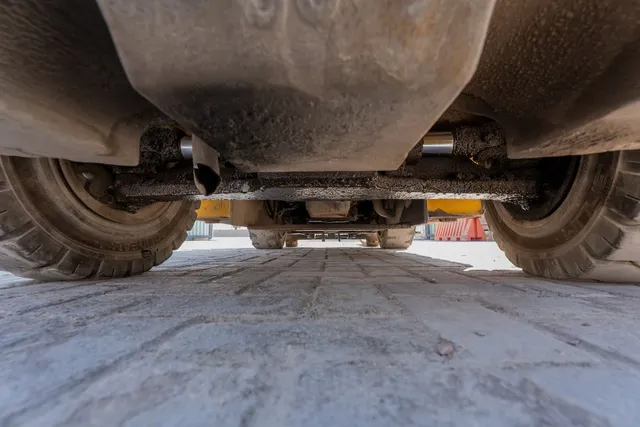 2013 TCM FDF30T3KT Diesel Forklift Under carriage View