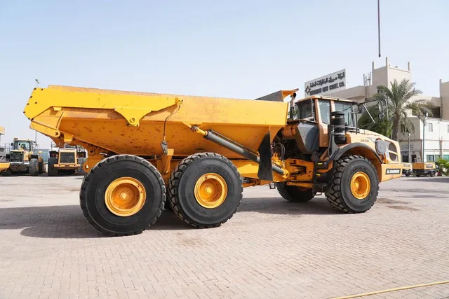 2013 volvo a35f articulated dump truck right side view