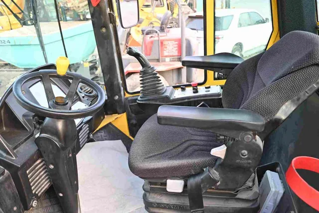 2014 Bomag BW 226 DH-4 Single Drum Roller Cabin View