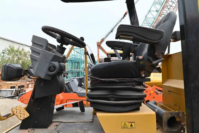 2014 Cat CS533E Single Drum Roller Cabin View - RO-0437