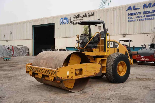 2014 Cat CS533E Single Drum Roller Front Left View - RO-0437