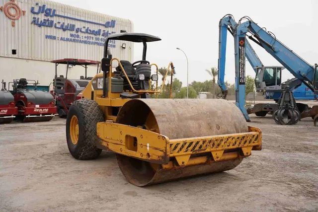 2014 Cat CS533E Single Drum Roller Front Right View - RO-0437