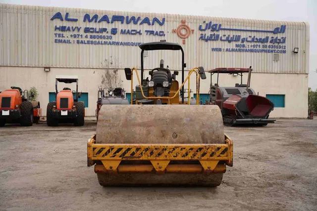 2014 Cat CS533E Single Drum Roller Front View - RO-0437