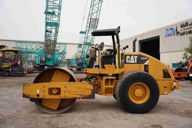 2014 Cat CS533E Single Drum Roller Left View - RO-0437