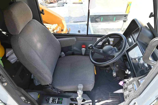 2015 Kato KR25H-V8 SR250Ri Mobile Crane Cabin View